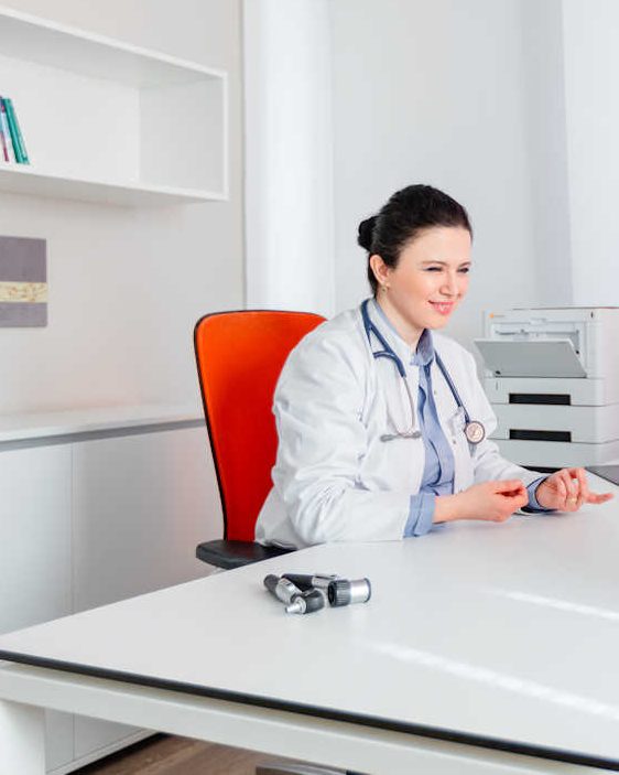 Mag. Angela Kamcheva im Gespräch mit Patientinnen